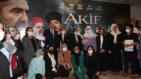 İ­ç­i­ş­l­e­r­i­ ­B­a­k­a­n­ı­ ­S­o­y­l­u­,­ ­­A­k­i­f­­ ­f­i­l­m­i­n­i­n­ ­Ş­ı­r­n­a­k­­t­a­k­i­ ­g­a­l­a­s­ı­n­a­ ­k­a­t­ı­l­d­ı­